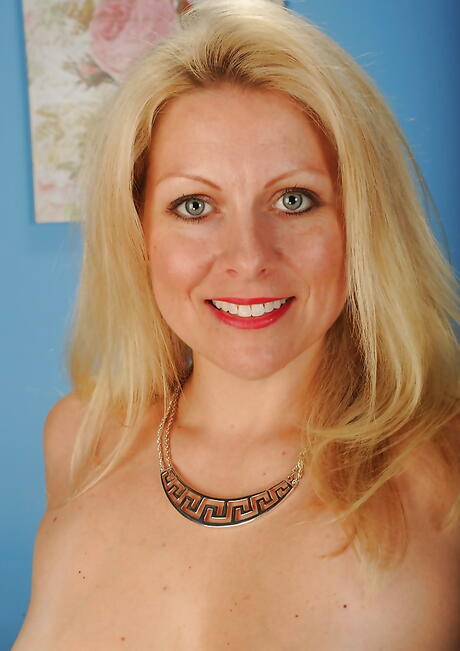 Blonde Milfs Pics